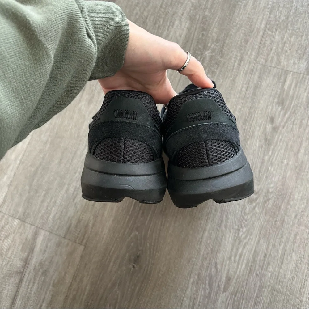 EUC Adidas Lightblaze Sneakers